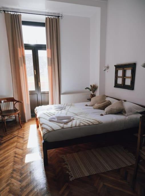 Vista Studio Brasov In The Heart Of The Old City Center Екстериор снимка